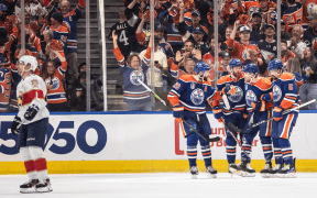 Victorie Uimitoare pentru Edmonton Oilers: McDavid Strălucește în Finala Cupei Stanley