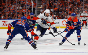 Florida Panthers la Un Pas de Glorie în NHL: Cupa Stanley Este Aproape!