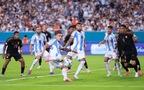 Copa America: Argentina Învinge Peru și Termină în Fruntea Grupei cu Punctaj Maxim