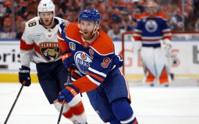 Connor McDavid Întoarce Edmonton Oilers în Canada: Victorie Spectaculoasă cu Florida Panthers în Game 5