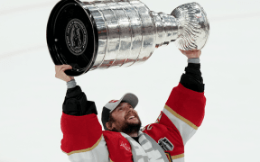 Florida Panthers Triumfă în Stanley Cup: Victorie Istorică după Un Game 7 Dramatic