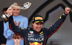 Sergio Perez Continuă la Red Bull până în 2026: O Decizie Strategică pentru Viitor