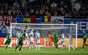 Deși Pierde Acasă cu Paksi, Corvinul Avansează în Turul II al Preliminariilor Europa League