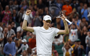 Jannik Sinner Triumfă într-un Duel Italian Major la Wimbledon