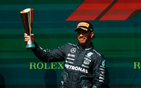 Descalificare pentru George Russell după Marele Premiu al Belgiei: Lewis Hamilton Promovat pe Prima Poziție
