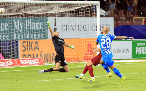 Superliga: Universitatea Craiova Triumfă în Derby-ul cu CFR Cluj, Farul Constanța în Cădere Liberă