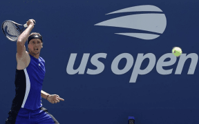 Zverev Triumfă în Primul Tur la U.S. Open, Înfruntând O Provocare Surprinzătoare