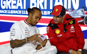Lewis Hamilton la Ferrari: O Revoluție în Formula 1 și Impactul Asupra Lui Charles Leclerc