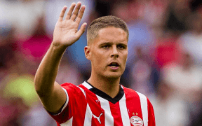 Liverpool Îl Vizează pe Joey Veerman de la PSV Eindhoven pentru Întărirea Liniei de Mijloc