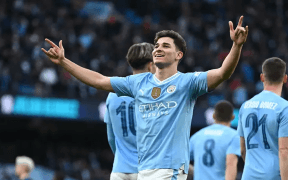 Julian Alvarez Se Transferă la Atletico Madrid: Detalii și Consecințe