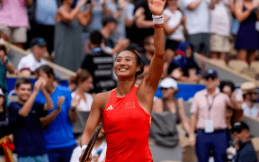 Iga Swiatek Învinsă Surprinzător la Roland Garros de Zheng Qinwen în Semifinalele Turneului Olimpic de Tenis