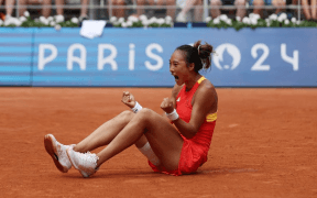Triumfuri Istorice în Tenisul Olimpic: Zheng Qinwen și Australia Strălucesc pe Zgura de la Paris