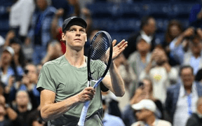 US Open: Jannik Sinner Îl Elimină pe Daniil Medvedev după Un Duel Spectaculos