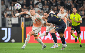 Juventus și AS Roma Remizează Fără Goluri: Puncte Prețioase Pierdute de „Bătrâna Doamnă”