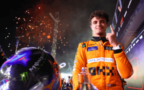 Victorie Dominantă pentru Norris la Singapore Grand Prix: O Cursă fără Rivalitate și Strategii Inteligente