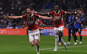 AC Milan Rupe Blestemul Derby-ului cu O Victorie Dramatică în Fața lui Inter!