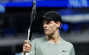 Jannik Sinner: Performanțe de Excepție în Tenis și Dezmințirea Zvonurilor despre Căsătorie