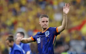 Liverpool cu Ochii pe Joey Veerman de la PSV Eindhoven! Ofertele Concurente și Planurile de Viitor