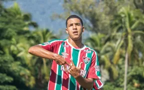 Manchester United Îl Urmărește pe Tânărul Brazilian Kaua Elias: Viitor Star al Fotbalului Mondial?