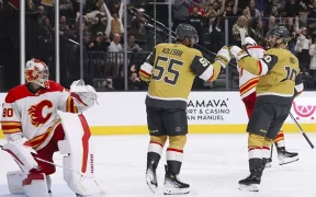 Vegas Golden Knights Domină Calgary Flames cu 5-0, Carolina Hurricanes Își Păstrează Seria Victoriilor