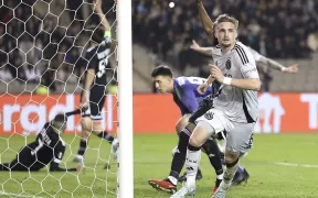 Ajax Domină Qarabag în Europa League: 3-0 Într-un Meci Intens cu Două Eliminări!