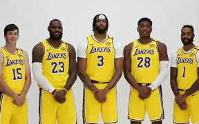 Lakers vs. Suns: Începutul Promițător al Sezonului pentru Los Angeles și Duelul cu Legendarii Durant și Booker