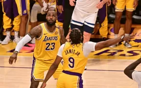 LeBron James și Fiul Său Bronny Fac Istorie în Victoria Lakers: Anthony Davis Domină cu 36 de Puncte Împotriva Timberwolves