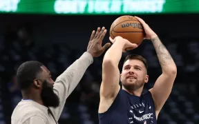 Debut Exploziv în NBA: Luka Doncic și Jaylen Brown Domină Primul Meci din Sezon