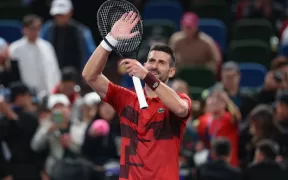 Novak Djokovic, Victorie Clară la Shanghai Masters și Dueluri Explozive în Următoarea Fază a Competiției