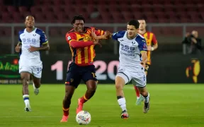 Lecce Învinge Verona cu Ajutorul VAR și Profită de Cartonașele Roșii: Victorie după 400 de Minute Fără Gol