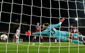Barcelona Zdrobește Sevilla cu 5-1 și Rămâne Lider în La Liga