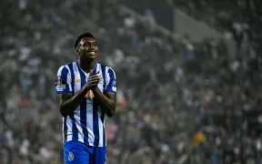 Samu Omorodion Impresionează în Europa League: Tottenham și Chelsea pe Urmele Atacantului de la FC Porto
