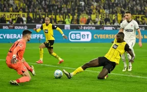 Borussia Dortmund Își Continuă Dominația pe Teren Propriu: Victorie Dramatică Împotriva Nou-Promovatei St. Pauli!