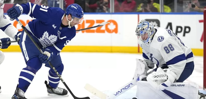 Maple Leafs Domină Tampa Bay Lightning cu 5-2: Nylander și Matthews Strălucesc