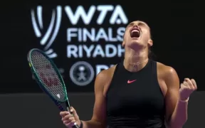 Aryna Sabalenka și Zheng Qinwen în Semifinale la WTA Finals: Duel pentru Poziția de Număr Unu Mondial