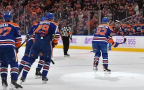 Connor McDavid și Edmonton Oilers Distrug New York Rangers cu Un Spectacol de Forță