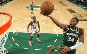 Spectacol în NBA: Antetokounmpo și Sengun Conduc Bucks și Rockets Spre Victorii Cruciale