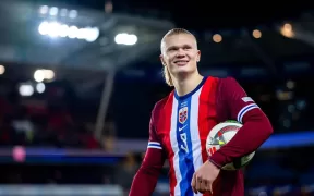 Erling Haaland Conduce Norvegia Spre Promovare în Liga A cu Un Hat-Trick Spectaculos
