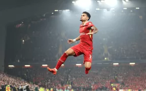Luis Diaz Strălucește cu Un Hat-Trick! Liverpool Învinge Leverkusen cu 4-0 pe Anfield