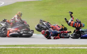 Accident Spectaculos în MotoGP: Jack Miller Scapă Nevătămat după O Coliziune Terifiantă la Sepang GP