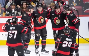 NHL: Ottawa Senators și Carolina Hurricanes Se Impun în Meciuri Intense