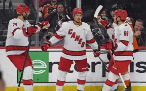 Carolina Hurricanes în Formă Maximă: Rezumatul Zilei din NHL
