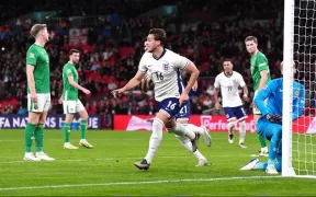 Anglia Revine în Elita Fotbalului! Victorie Spectaculoasă cu 5-0 Împotriva Irlandei pe Wembley