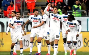 Atalanta Reușește a 10-a Victorie Consecutivă în Serie A: Eroismul lui Carnesecchi și Golul Decisiv al lui Zaniolo
