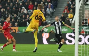 Liverpool, Newcastle și Spectacolul Oferit în Premier League: Remiză Dramatică în Lupta pentru Titlu