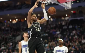 Milwaukee Bucks și Oklahoma City Thunder Strălucesc: Performanțe Decisive în Drumul spre Semifinalele NBA Cup