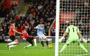 Dezastru pe St. Mary's Stadium: Tottenham Spulberă Southampton cu Un Scor Istoric de 5-0!