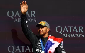 Final de Eră: Hamilton se Desparte de Mercedes la Abu Dhabi, în Timp ce McLaren și Ferrari Luptă pentru Glorie