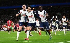 Tottenham Avansează în Semifinale după Un Thriller cu Manchester United